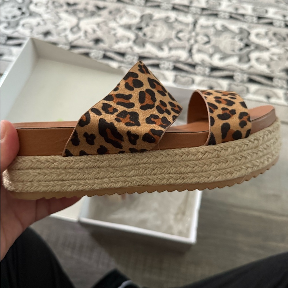 X28 Leopard Slides